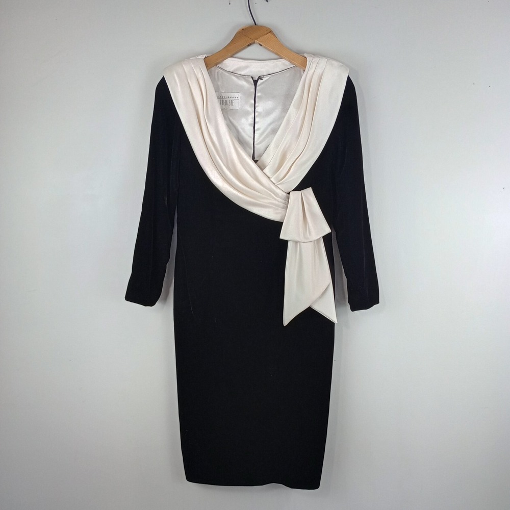 Beautiful Vintage 1980s Nancy Johnson Premiere Black Velvet‎ Dress Size 8